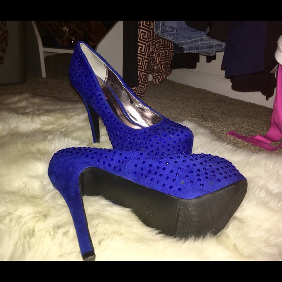 Heels - Picture 3 of 3